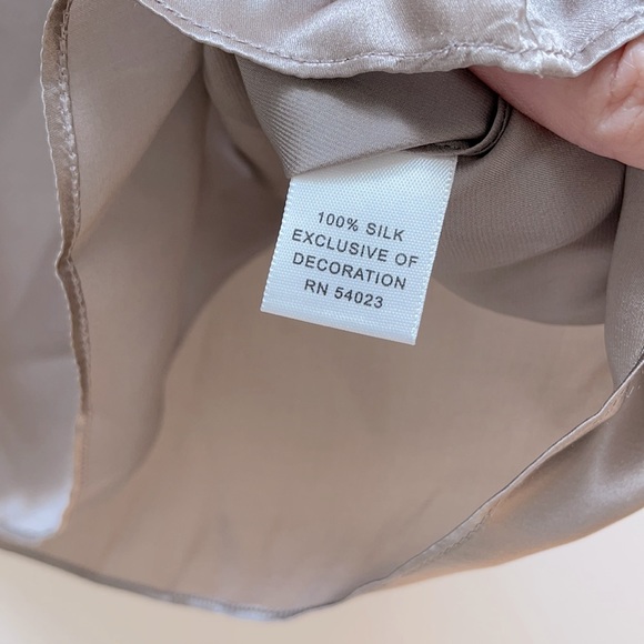 Banana Republic silk elbow sleeves blouse - Picture 4 of 5